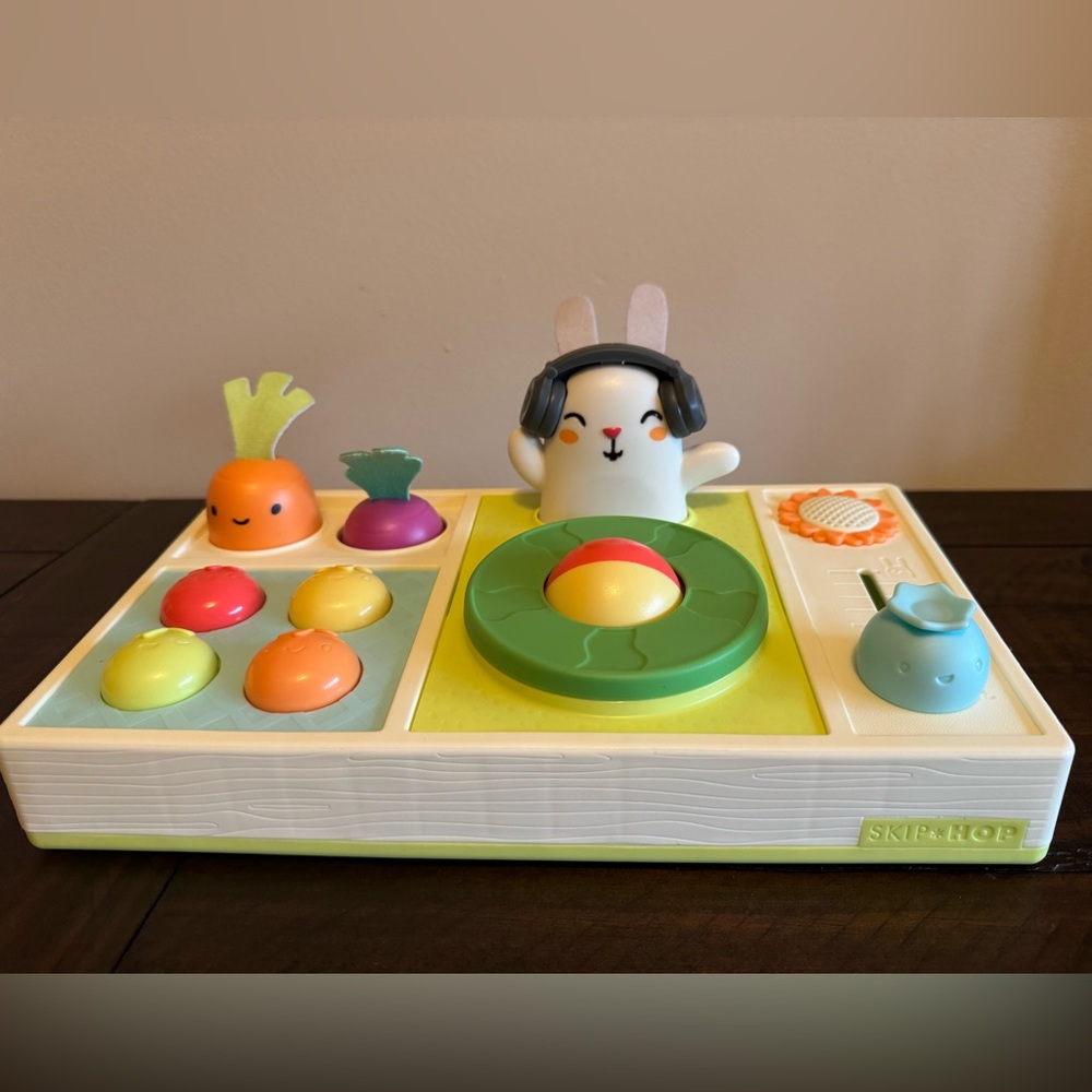 Skip Hop Farmstand Let The Beet Drop DJ Set Baby Musical Toy - Like New!
